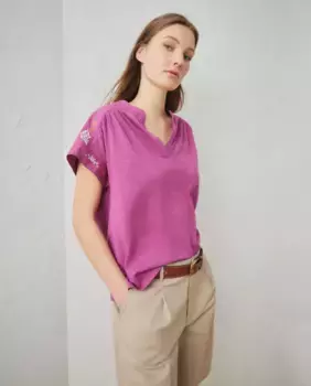 Женская футболка с коротким рукавом и вышитым крестом Lloyd's, цвет Buganvilla