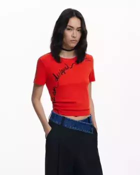 Женская футболка с вышитой надписью Desigual, красный