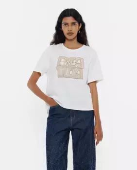 Женская хлопковая футболка с вышитым логотипом Bimba y Lola, цвет Crudo