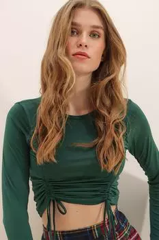 Женская изумрудно-зеленая укороченная блузка песочного цвета с круглым вырезом и сборкой спереди ALC-X7743 Trend Alaat Stili, зеленый