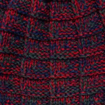 Женская кепка MUK LUKS с нашивкой и помпоном на манжетах MUK LUKS