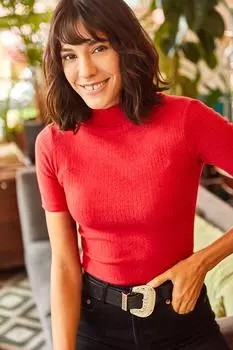 Женская красная укороченная блузка из лайкры в рубчик с воротником-стойкой Olalook, красный