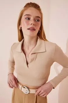 Женская кремовая трикотажная блузка в рубчик с воротником-поло Happiness stanbul, бежевый