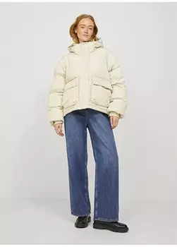 Женская куртка цвета экрю JJXX