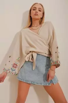 Женская льняная двубортная блузка с вышивкой и рукавами бежевого цвета Trend Alaat Stili, бежевый
