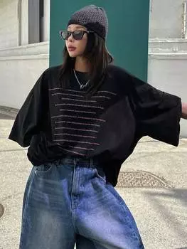 Женская летняя свободная футболка DAZY с короткими рукавами и круглым вырезом, принтом со слоганом и заниженной линией плеч, черный цвет