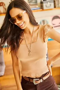 Женская летняя трикотажная блузка с оборками и рукавами светло-коричневого цвета Olalook, бежевый