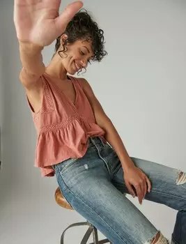 Женская майка Lucky Brand с кружевной отделкой и геометрическим рисунком, цвет Medium Dark Red