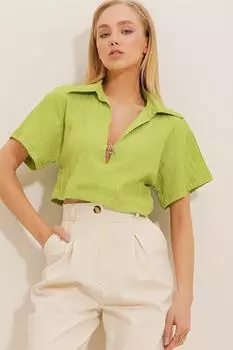 Женская масляно-зеленая укороченная тканая блузка с рубашечным воротником и металлическими аксессуарами Trend Alaat Stili, зеленый