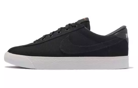 Женская обувь для скейтбординга Nike, Black/White