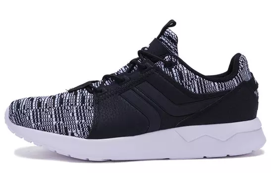 Женская обувь Lifestyle с низким верхом, черного/белого цвета Xtep