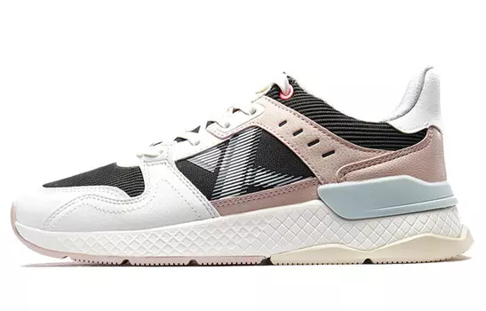 Женская обувь Lifestyle с низким верхом, черного/белого цвета Xtep