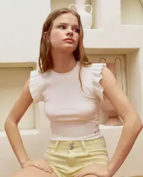 Женская однотонная футболка без рукавов с оборками Green Coast, белый