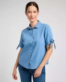 Женская однотонная рубашка с короткими рукавами синего цвета Lee