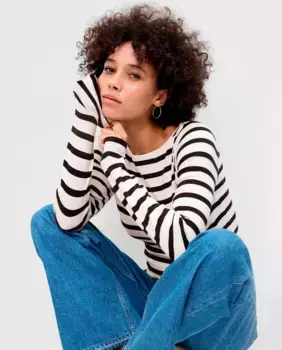 Женская полосатая футболка с вырезом-лодочкой Gap, слоновая кость