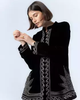 Женская расклешенная куртка из бархатной ткани Bruna Niza, черный