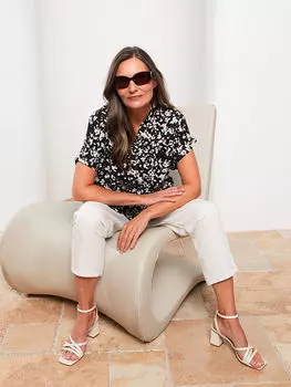 Женская рубашка из вискозы с коротким рукавом и узором с низким воротником LCW Grace