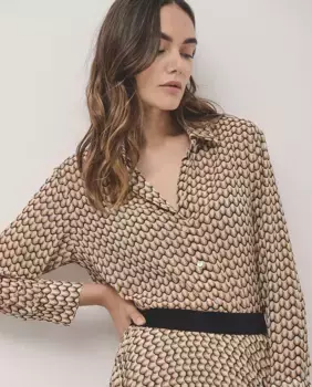 Женская рубашка мужского кроя из светлого шифона с геометрическим принтом Roberto Verino, коричневый