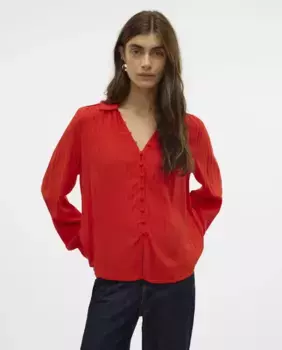 Женская рубашка плюмети с обтянутыми пуговицами Vero Moda, красный