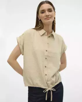 Женская рубашка с коротким рукавом и регулируемым подолом Vero Moda, цвет Blanco Hielo