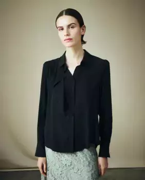 Женская рубашка со слегка присборенными рукавами и рюшей спереди Maksu, черный