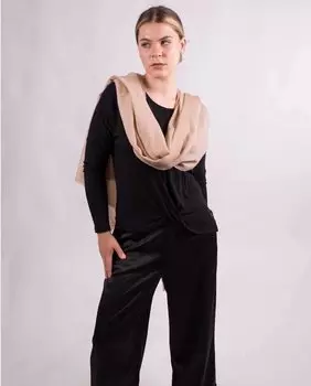 Женская шерстяная шаль телесного цвета MR Complements