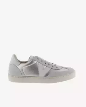 Женская спортивная обувь металлик с замшевыми деталями и шнурками в тон Victoria, серебряный