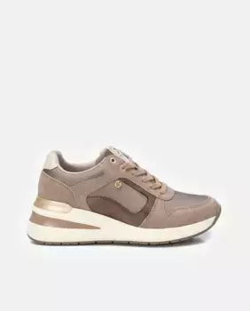 Женская спортивная обувь на шнурках и танкетке Xti, коричневый