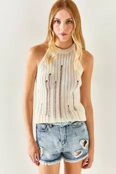 Женская трикотажная блузка цвета экрю с воротником-халтером и лазерной отделкой Olalook