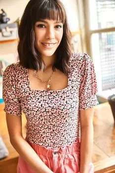 Женская трикотажная блузка с квадратным воротником и короткими рукавами с цветочным принтом Olalook, розовый