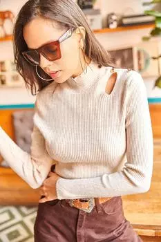 Женская трикотажная блузка с заниженной линией плеч и пуговицами Olalook, серый