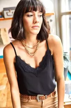 Женская трикотажная спортивная блузка с регулируемым кружевом и драпировкой черного цвета Olalook, черный