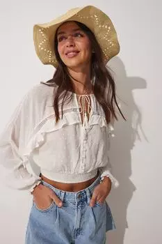 Женская укороченная блузка с кружевом и рюшами цвета экрю Happiness stanbul