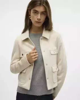 Женская замшевая куртка с золотой пуговицей Vero Moda, белый