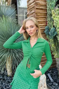 Женская зеленая блузка в рубчик со сборками и вырезом поло спереди Trend Alaat Stili, зеленый