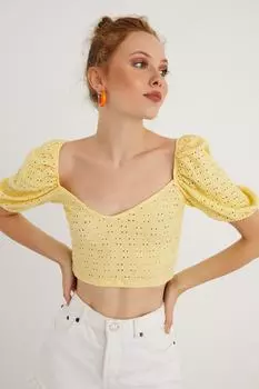 Женская желтая ажурная укороченная блузка с объемными рукавами Cool & Sexy, желтый