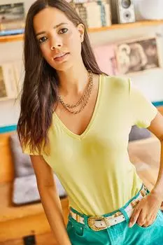 Женская желтая базовая трикотажная футболка из вискона с v-образным вырезом Olalook, желтый