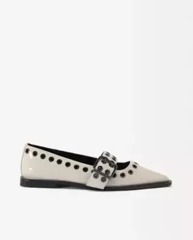 Женские балетки с острым носком и массивными заклепками Parfois, цвет Crudo