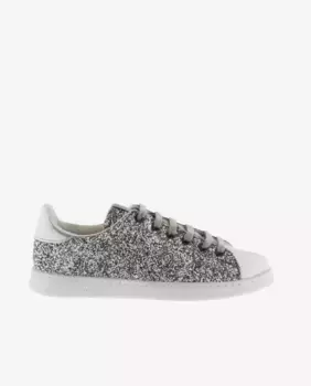 Женские блестящие кроссовки с металлическими деталями и шнурками в тон Victoria, серебряный