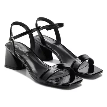 Женские босоножки Birdie dress sandal Madden Girl, black crinkle patent