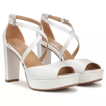Женские босоножки Melody dress sandal Naturalizer, pearl white satin fabric