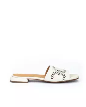 Женские босоножки на плоской подошве белого цвета с высечкой Pedro Miralles, белый