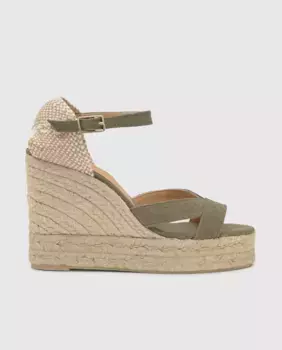 Женские босоножки на танкетке Bruna из стираного органического хлопка с застежкой-браслетом Castaer, цвет Caqui