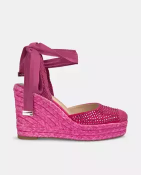 Женские босоножки на танкетке с переплетенными ремешками и носком, украшенным стразами Alma en Pena, фуксия