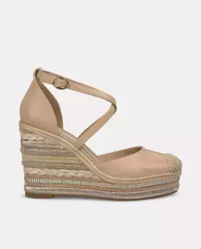 Женские босоножки на танкетке с плетенкой, скрещенными ремешками и деталями со стразами Alma en Pena, цвет Marrn claro