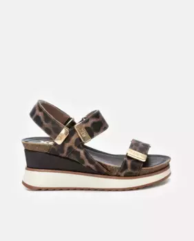 Женские босоножки на танкетке с регулируемой застежкой Xti, коричневый