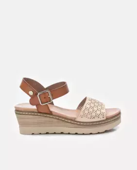 Женские босоножки на танкетке с застежкой на пряжке Xti, бежевый