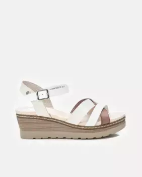 Женские босоножки на танкетке с застежкой на пряжке Xti, белый