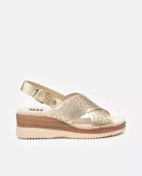 Женские босоножки на танкетке с застежкой-пряжкой Xti, золотой