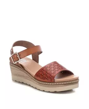 Женские босоножки на танкетке среднего коричневого цвета XTI, коричневый